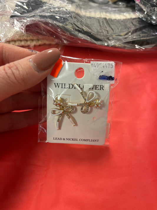 White and gold bow earrings